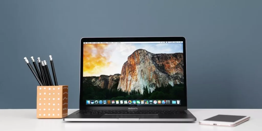 Macbook Vs. Windows Laptops: Pros and Cons Macbook Vs. Windows Laptops: Pros and Cons